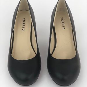 Brand new Torrid black wedge shoes size 7.